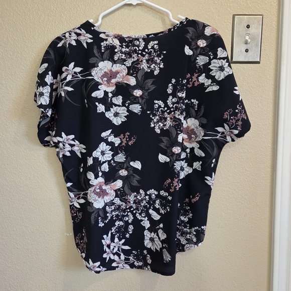 Shein Tie Neck Botanical Floral Short Sleeve Black Top Sz Med Business Career - Picture 5 of 7